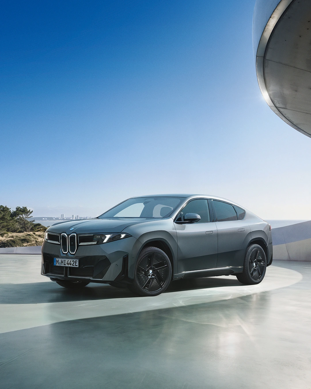 BMW image 4 of 4